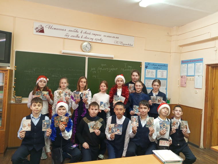 Новогодние школьные почтальоны ...